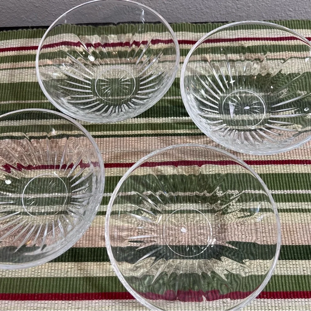 Vintage Cut Glass Dessert Bowls SET of 4- Starburst Pattern - Picture 3 of 15